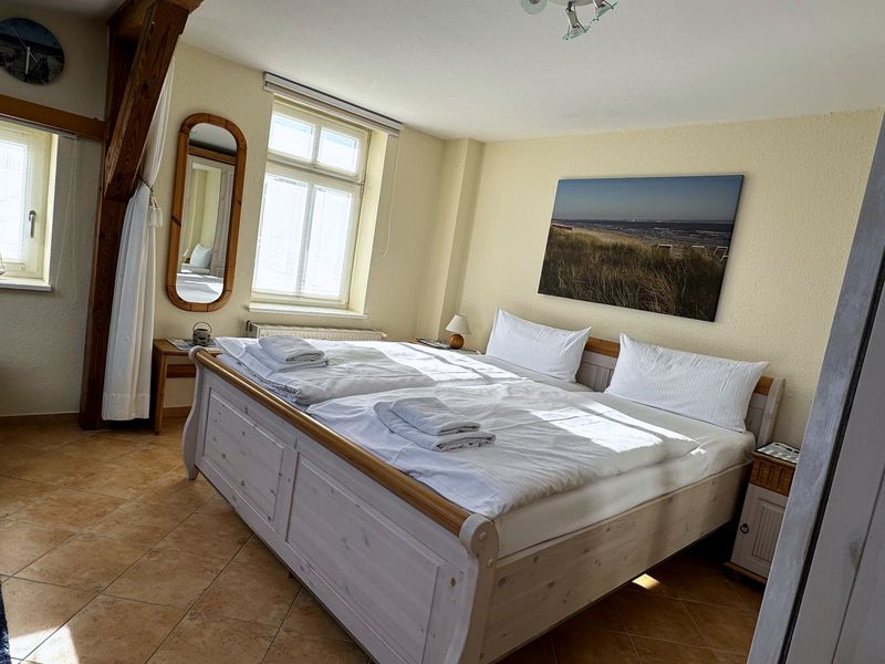 Schlafzimmer Bild 5
