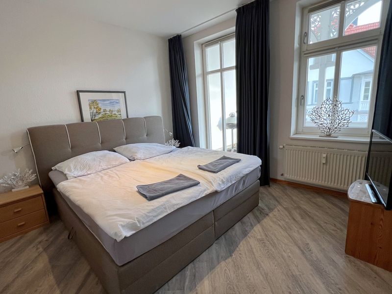 Schlafzimmer Bild 1